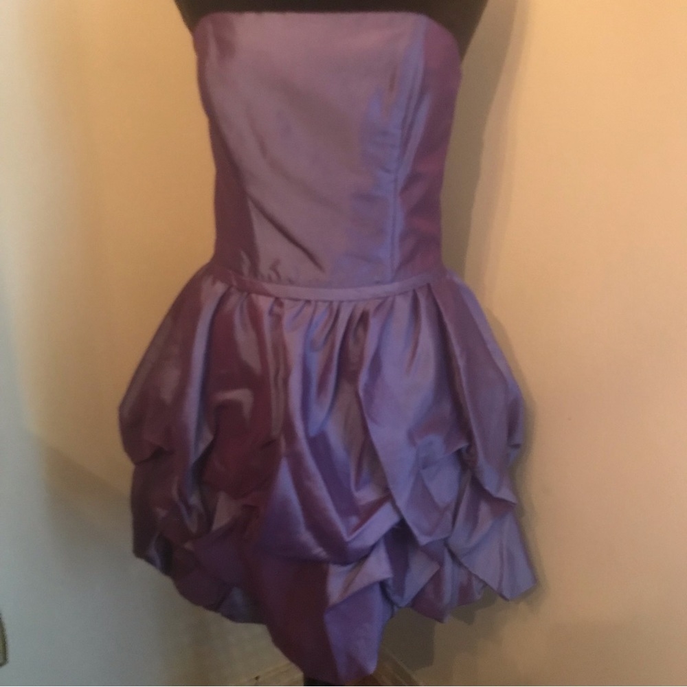 Jessica McClintock, For Gunne Sax.Size 7 junior.pre-owned. Polyester material.